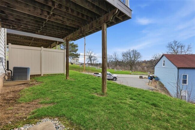Building Photo - 404 Aprilmae Way