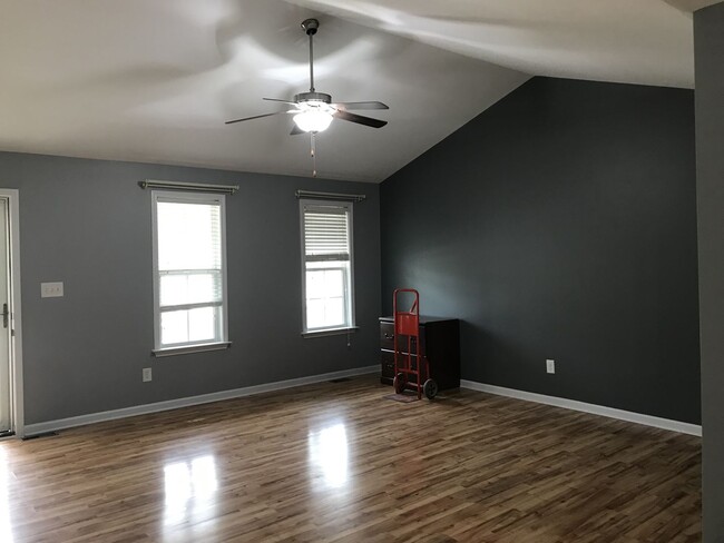 Building Photo - 206 Hudson Farm's Way