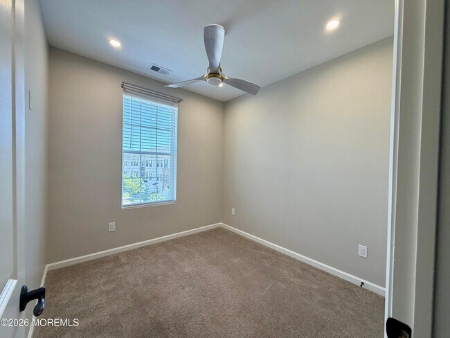 Building Photo - 305 Spirit Wy