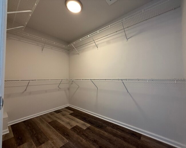 Building Photo - 107 Stoneshire Dr