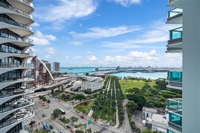 Building Photo - 900 Biscayne Blvd