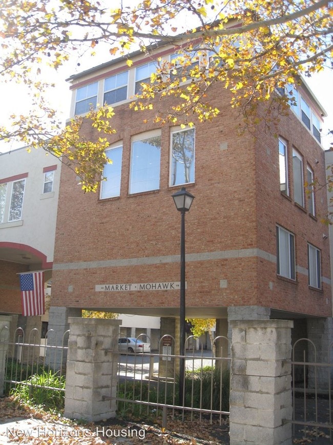 Primary Photo - 399 S Grant Ave