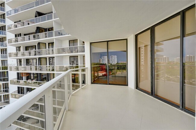 Building Photo - 20281 E Country Club Dr