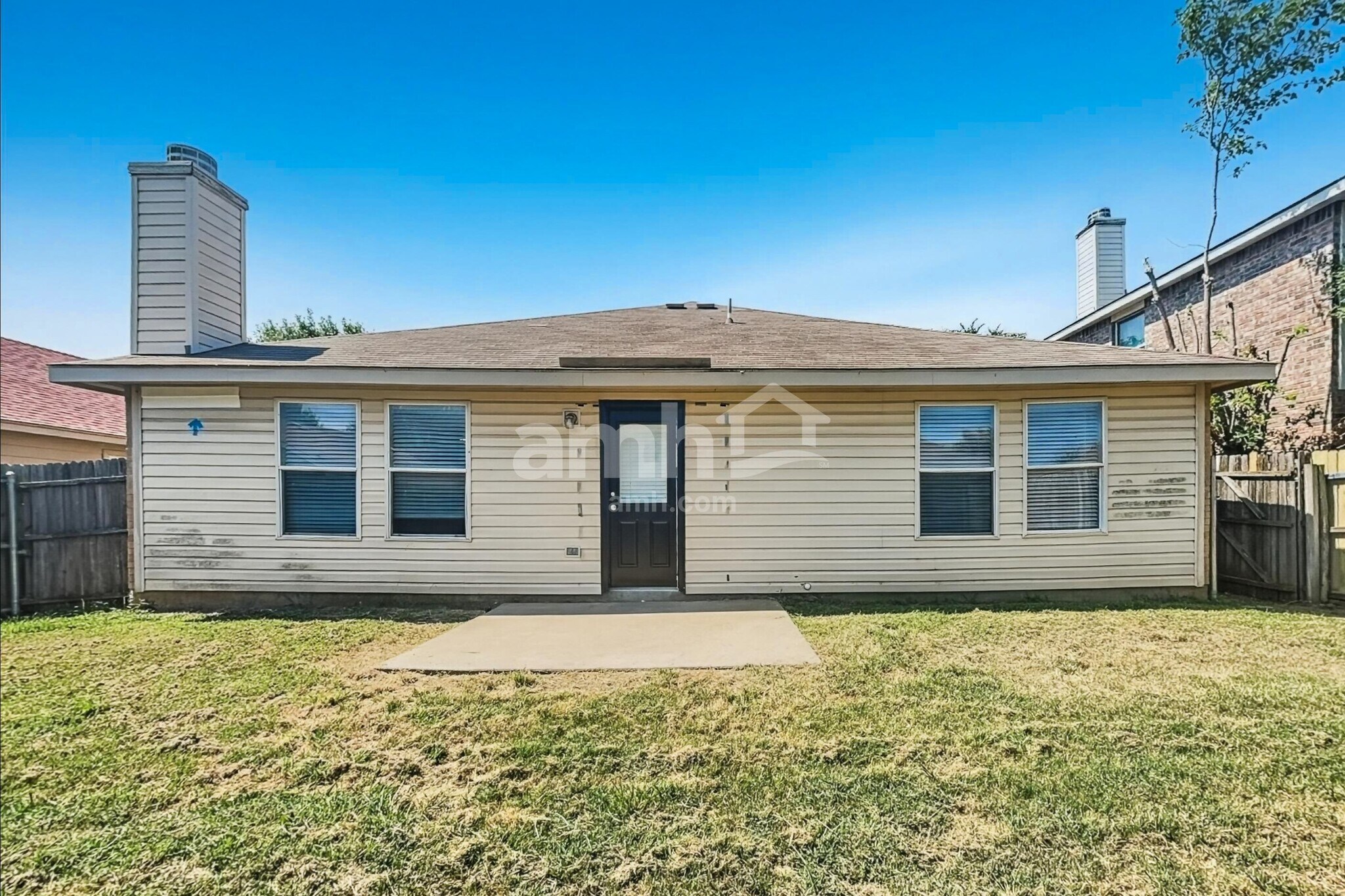 Building Photo - 1120 Boxwood Dr