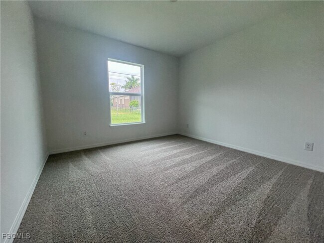 Building Photo - 2127 SW 12th Ave