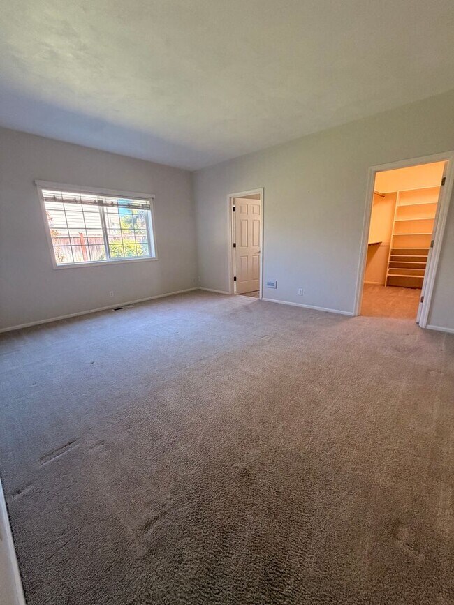 Building Photo - 3- Bedroom home in Hayden Bridge