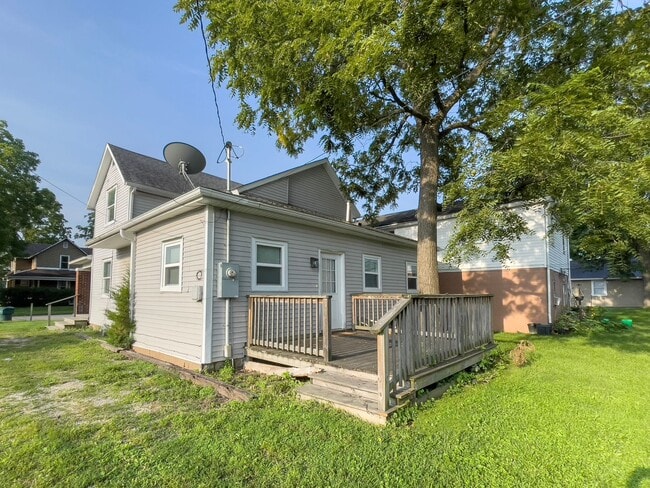 Building Photo - 1100 W Rex St