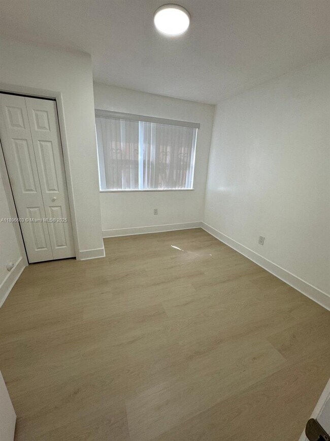 Building Photo - 821 Curtiss Dr