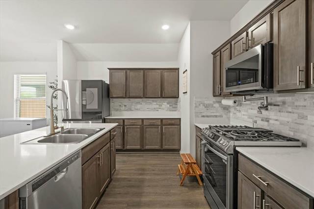 Building Photo - 287 Thoroughbred St