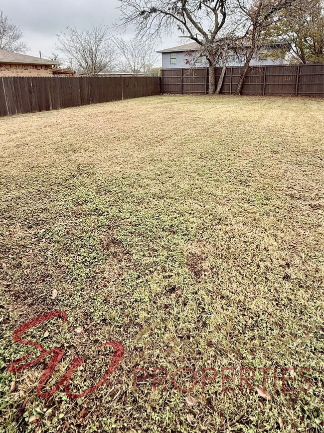 Building Photo - Charming 3 bedroom, 1 bath home