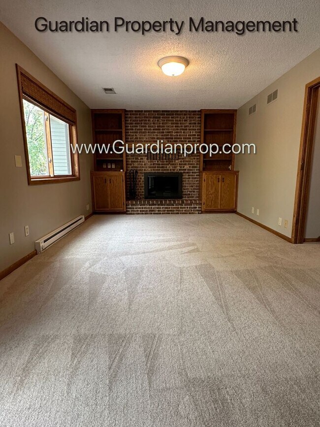 Building Photo - Eden Prairie Single Family Home, 2 Car Garage, Large Fenced Back Yard, September/October Move in