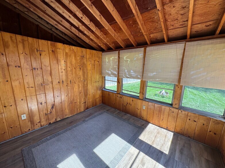 Building Photo - 11 Lincoln Ave