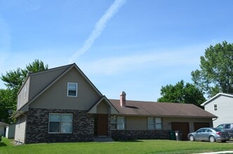 Building Photo - Two bedroom Duplex in Ankeny