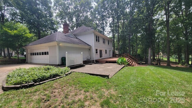 Building Photo - 9424 Whitethorn Dr