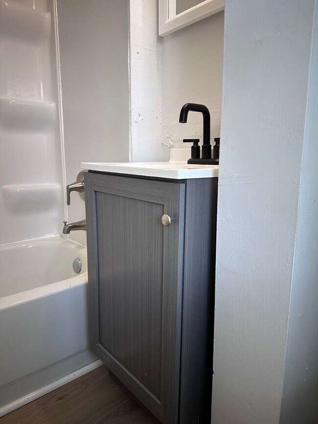 Building Photo - 303 Weston Ave