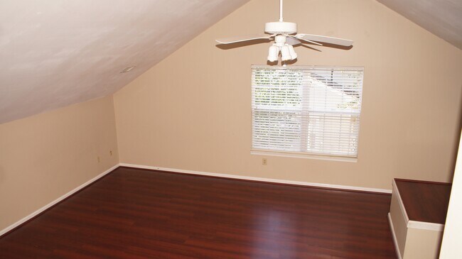 Building Photo - 1221 Clearwater Ln