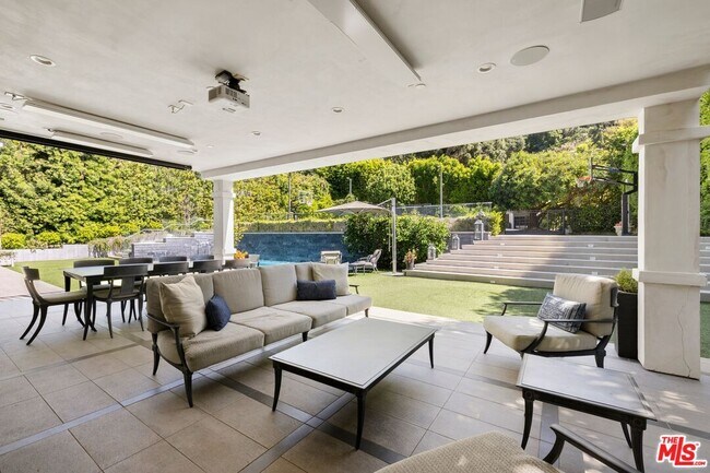 Building Photo - 1214 Coldwater Canyon Dr