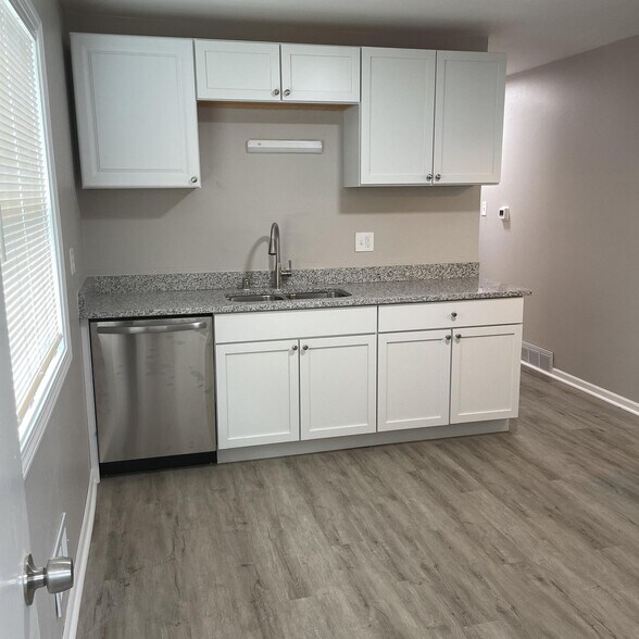 Building Photo - 5273 N 65th St
