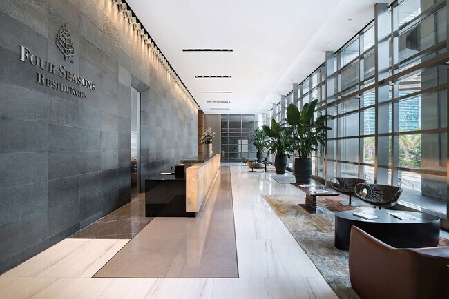 Building Photo - 1425 Brickell Ave