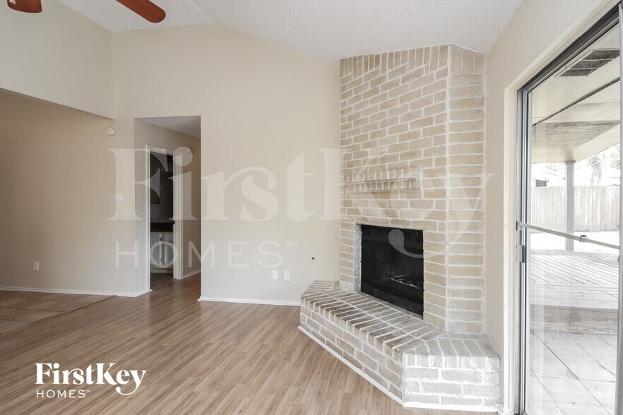 Building Photo - 17002 Enchanted Cir E