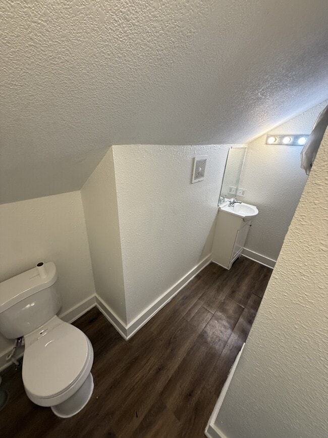 Building Photo - 353 Sherburne Ave