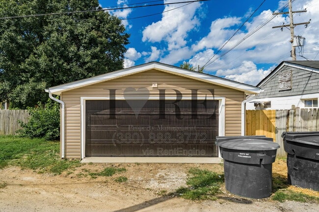 Building Photo - 429 E Mithoff St