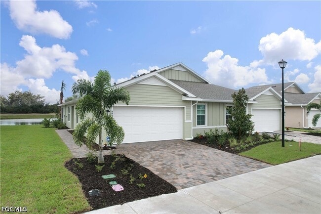 Building Photo - 44442 Palm Frond Dr
