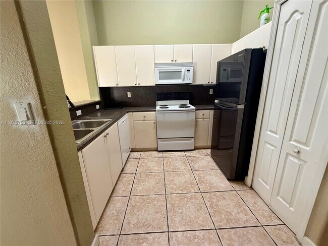 Building Photo - 1692 SE 29th Ct