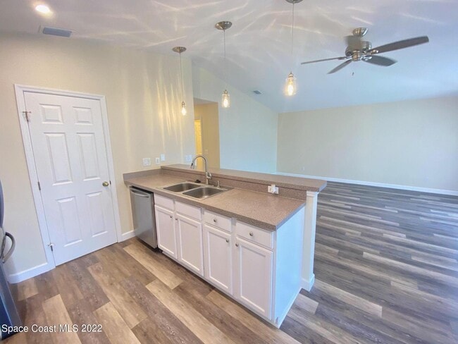 Building Photo - 1650 N Hwy A1A