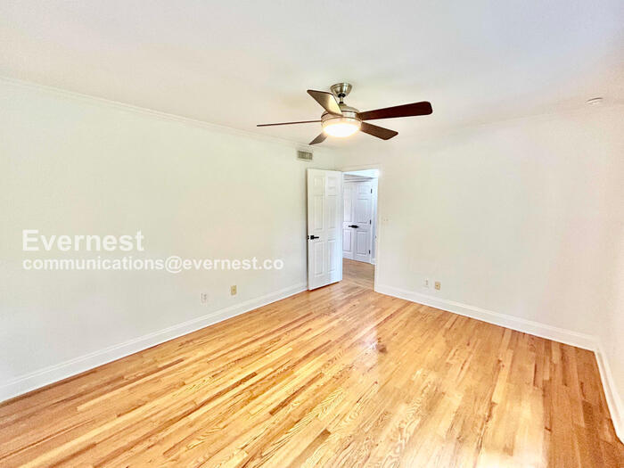 Building Photo - 798 St Charles Ave NE