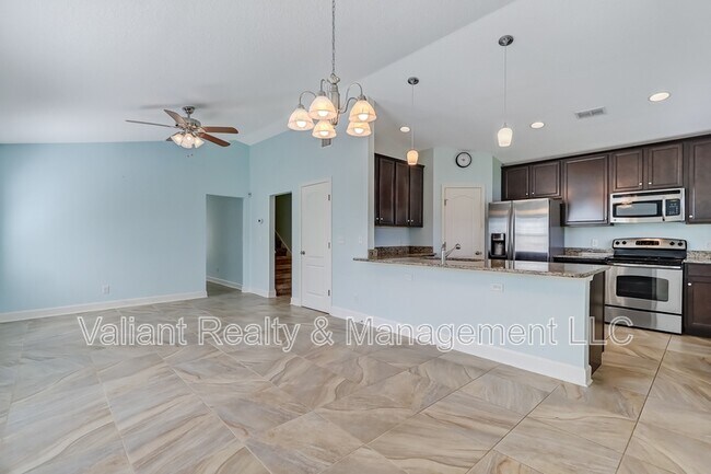 Building Photo - 2110 3rd St