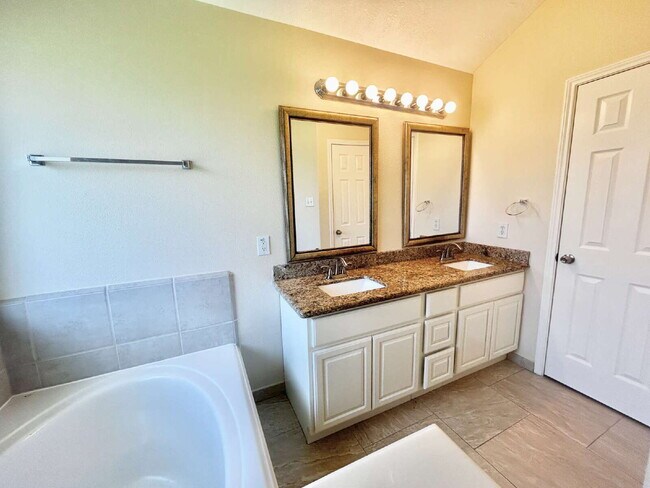 Building Photo - 18235 Bonham Oaks Ct