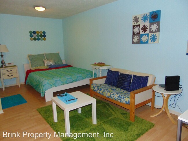 Building Photo - 2800 NE 55th St