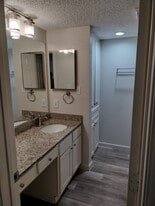 Building Photo - 608 Bellaire Dr