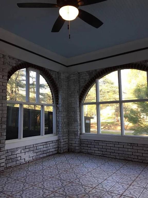 Building Photo - 652 S Evelyn Pl NW