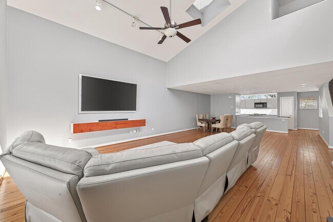 Building Photo - 6911 Yellowstone Way Dr