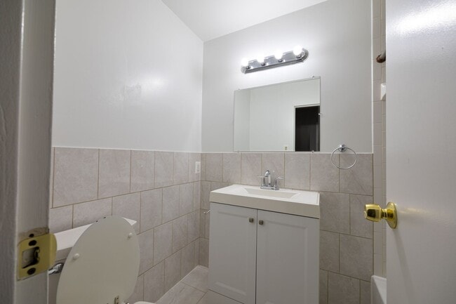 Building Photo - ? Newly Updated 2 Bedroom  1 1/2 BATH in the NORTHEAST near Franklin Mills - Minutes to I95 and R...