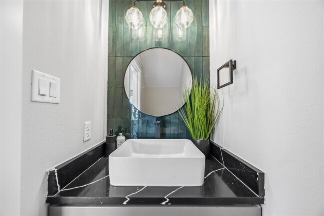 Building Photo - 4624 Mayflower St