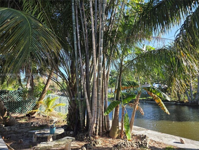 Building Photo - 301 SW 5th St