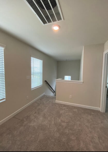 Building Photo - 7116 Bryce Ave