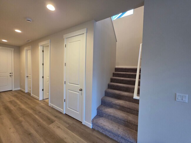 Building Photo - BRAND NEW!! 5-Bedroom Scouters Mountain Home!