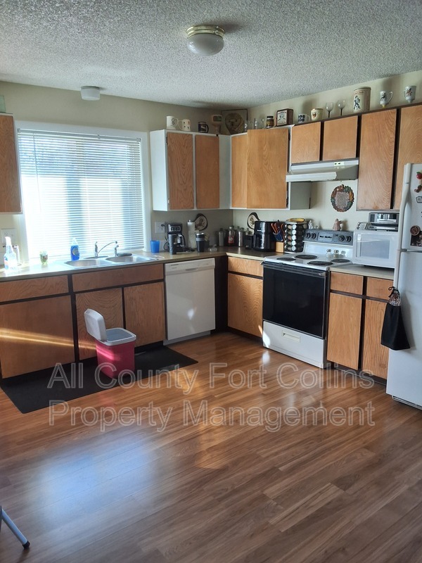 Building Photo - 2814 Parklake Dr