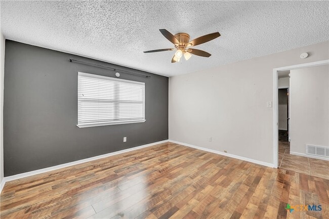 Building Photo - 613 Manning Dr