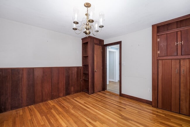 Building Photo - 445 Glen Rd