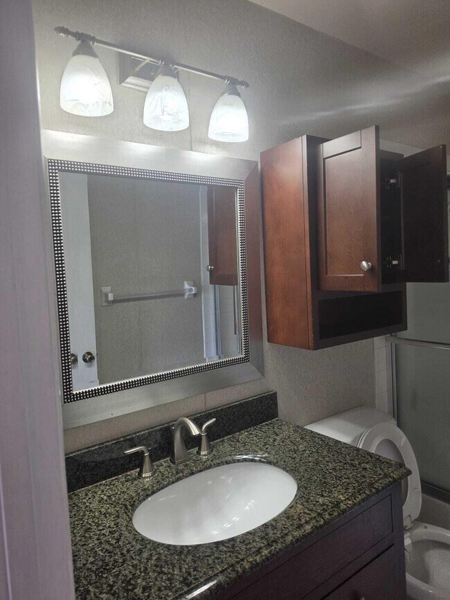 Building Photo - 5204 Bayside Dr