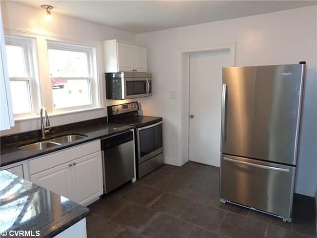 Building Photo - $1699/month - 3 bedroom  / 1 bath house