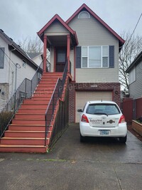 Building Photo - 3bd 2 ba Townhouse w/Washer/Dryer in Unit, Yard and Garage!