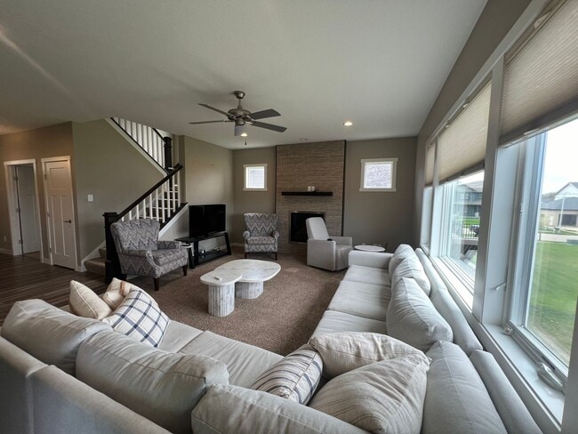 Building Photo - Beautiful 5-bed, 3.5-bath Single Family Home!