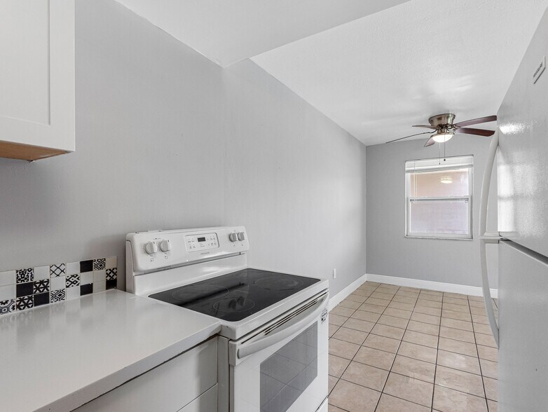 Functional Kitchen - 311 Avanda Ct