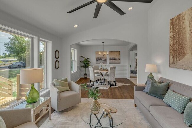 Building Photo - Secluded Remodeled Madison House